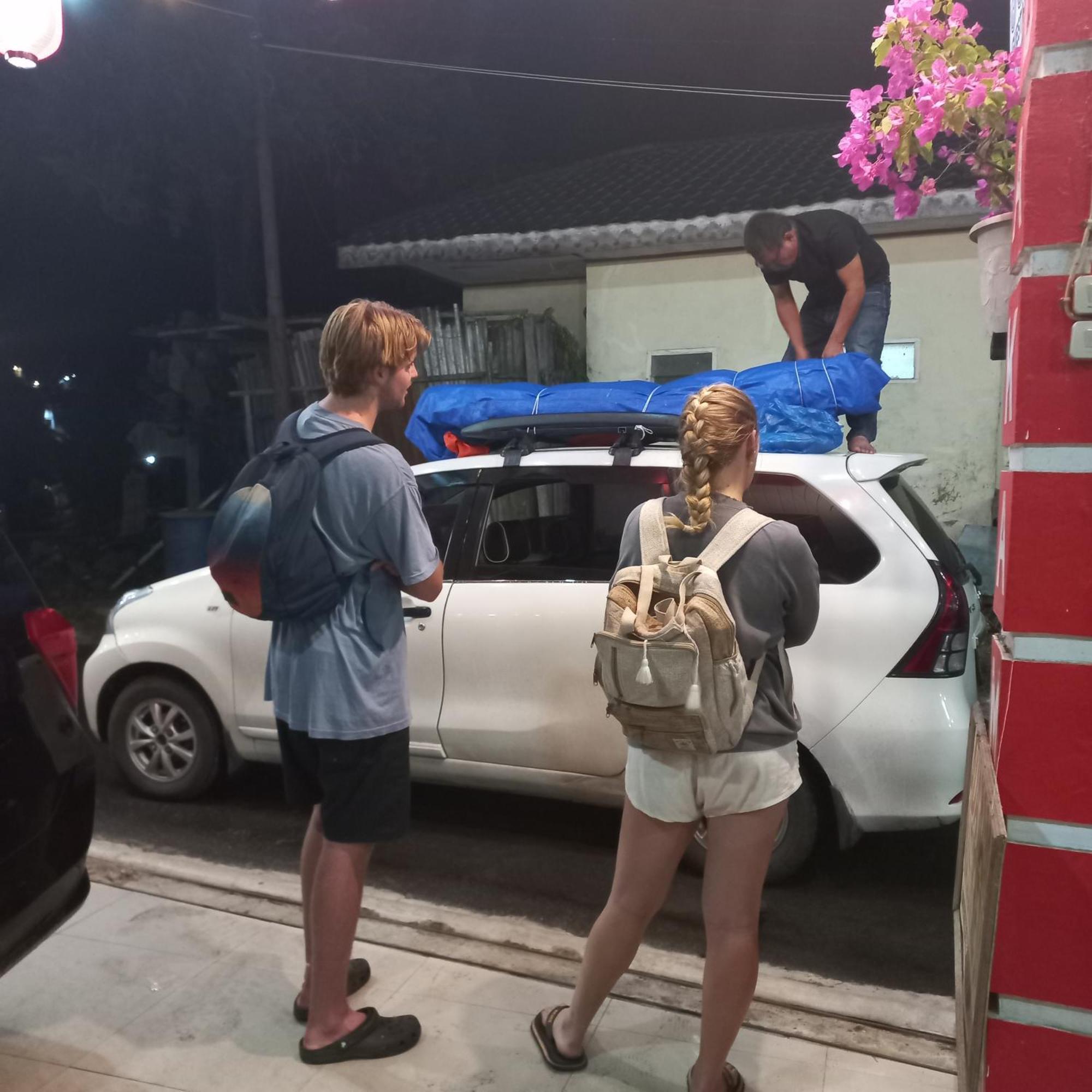 Welcome To Wisma Sunrise Guest House 10 Minutes By Walking To The Big Fruit Market Berastagi Exterior photo
